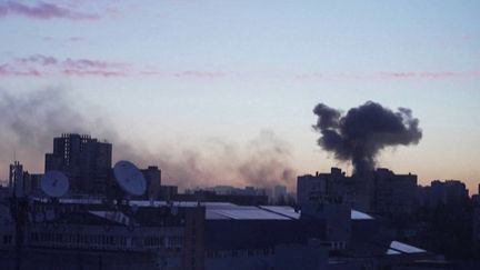 Guerre en Ukraine : Kiev bombardée, vit sous couvre-feu