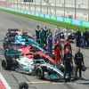 Les pilotes et les monoplaces de la saison 2022 de Formule 1 durant les tests de présaison à Bahreïn, le 10 mars 2022 (ANTONIN VINCENT / AFP)