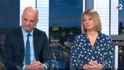 Le ministre de l'Education nationale Jean-Michel Blanquer et l'infectiologue Karine Lacombe, le 13 mars 2020 sur le plateau du "20 heures" de France 2. (FRANCE 2)