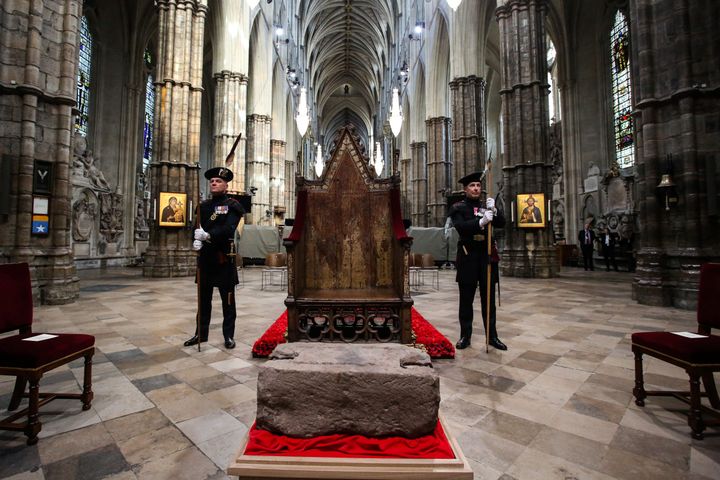 Le trône sur lequel montera Charles III lors de la cérémonie du couronnement à Londres le 6 mai 2023. (SUSANNAH IRELAND / POOL)