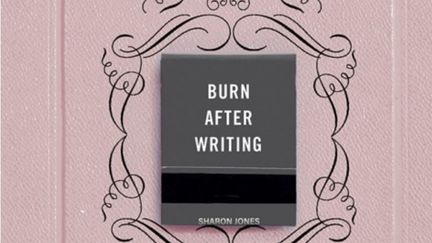 La couverture de "Burn After Writin" de Sharon Jones&nbsp; (éditions Contre-Dires)
