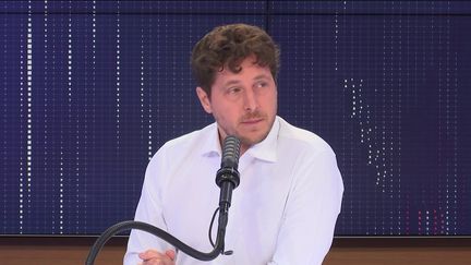 Julien Bayou,&nbsp;secrétaire national d'Europe Écologie-Les Verts était l'invité du "8h30 franceinfo", vendredi 9 juillet 2021. (FRANCEINFO / RADIOFRANCE)