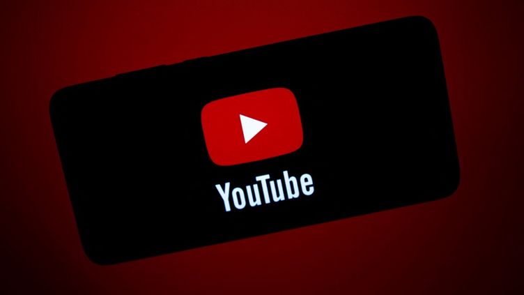 The logo of Youtube, on June 9, 2023, in Ankara (Turkey).  (DIDEM MENTE / ANADOLU AGENCY / AFP)