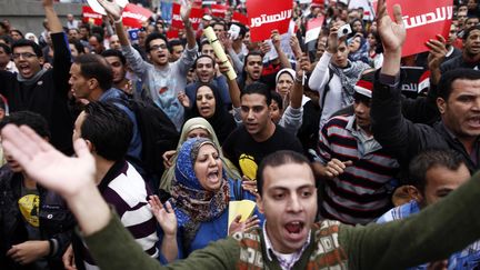 Des dizaines de milliers de manifestants ont d&eacute;fil&eacute;, mardi 4 d&eacute;cembre, au Caire (Egypte). (MAHMOUD KKHALED / AFP)