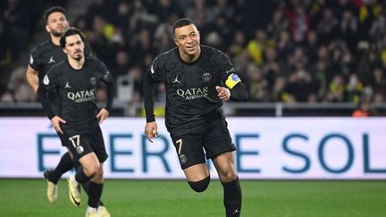 Kylian Mbappé, auteur sur penalty du deuxième but parisien à Nantes. (SEBASTIEN SALOM-GOMIS / AFP)