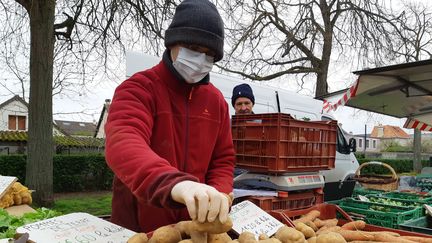 Comme ici sur le marché du boulevard Leroy (Caen), le masque devient obligatoire à partir du mardi 28 juillet. (OLIVIER DUC / FRANCE-BLEU BASSE-NORMANDIE)