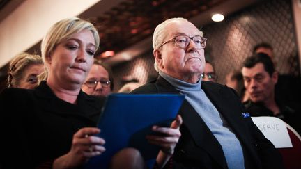 Marine et Jean-Marie Le Pen participent &agrave; la pr&eacute;sentation du projet frontiste sur les questions europ&eacute;ennes, le 21 f&eacute;vrier 2012 &agrave; Paris. (MARLENE AWAAD / MAXPPP)