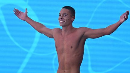 Un record du monde à seulement 17 ans ! Le prodige roumain David Popovici écrit, le 13 août, l’une des plus grandes pages de l’histoire de la natation. Il signe en effet un chrono stratosphérique lors de la finale du 100m nage libre (46’86’’) des championnats d’Europe disputés à Rome. (ALBERTO PIZZOLI / AFP)