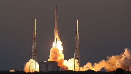 Le décollage de la&nbsp;fusée Falcon 9 de SpaceX, le 11 février 2015 de Cap Canaveral, en Floride aux Etats-Unis.&nbsp; (ORLANDO SENTINEL / TRIBUNE NEWS SERVICE)