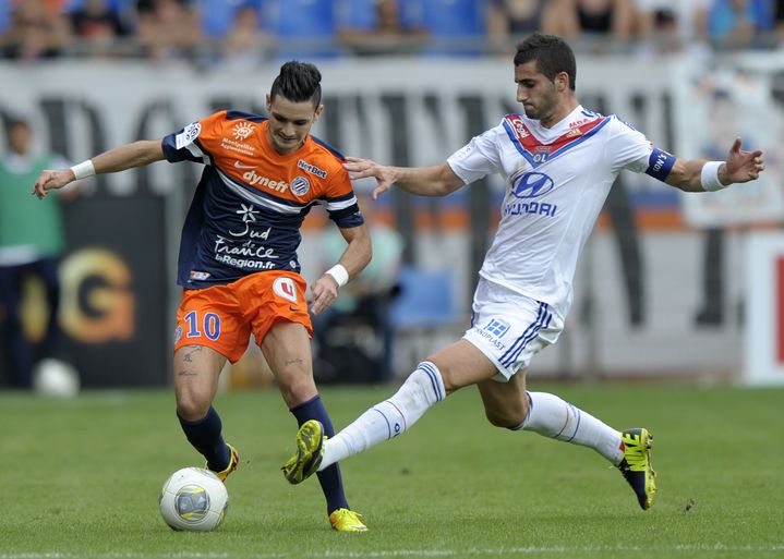 R&eacute;my Cabella &eacute;chappe &agrave; Maxime Gonalons et Montpellier &eacute;crase Lyon 5-1. (PASCAL GUYOT / AFP)