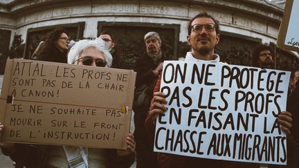 Un rassemblement place de la République à Paris, en hommage à Dominique Bernard et Samuel Paty, le 16 octobre 2023. (OLIVIER DONNARS / LE PICTORIUM / MAXPPP)