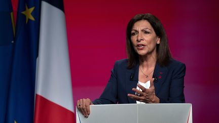La candidate socialiste Anne Hidalgo en meeting à Toulouse (Haute-Garonne), le 26 mars 2022. (VALENTINE CHAPUIS / AFP)