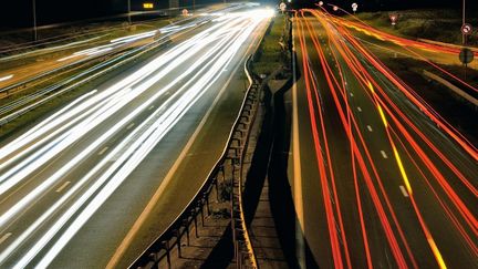 Circulation sur l'A25 &agrave; Englos (Nord) le 2 d&eacute;cembre 2013.&nbsp; (PHILIPPE HUGUEN / AFP)