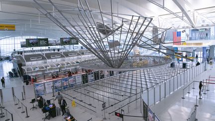 Vue du terminal 1 de l'aéroport John Fitzgerald Kennedy, à New York, le 12 mars 2020. (KENA BETANCUR / AFP)