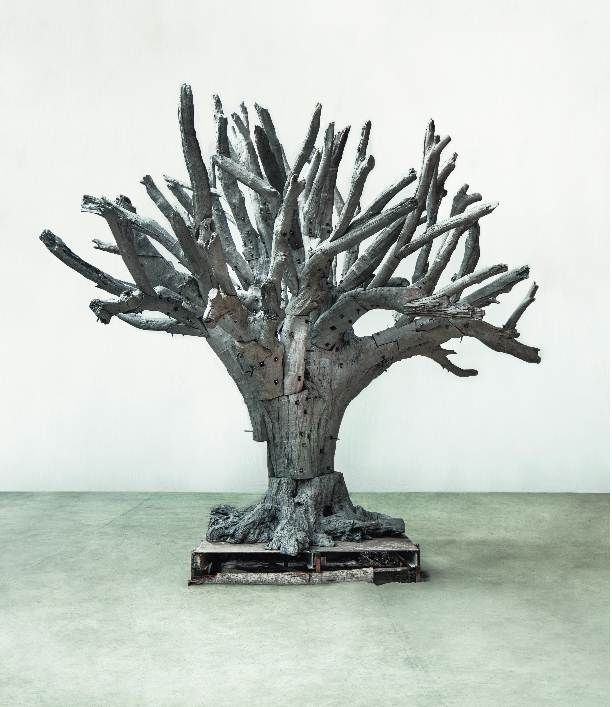 Ai Wei Wei : Iron tree, 2013.
 (Ai Wei Wei / Neurriemschneider, Berlin.)