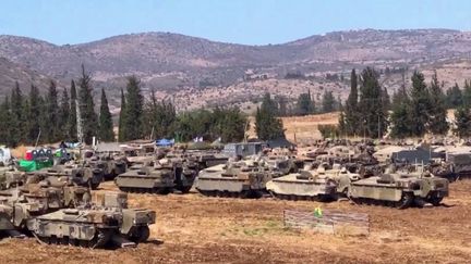 Israël a lancé il y a 24 heures une opération au sol dans le sud du Liban. Une opération limitée dans certains villages où se trouveraient des hommes du Hezbollah. Les journalistes de France 2 ont pu approcher les troupes israéliennes engagées dans l'une de ces incursions. (France 2)