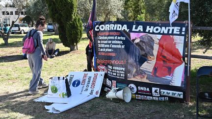 Une manifestation anti-corrida, à Millas (Pyrénées-Orientales). (MICHEL CLEMENTZ / MAXPPP)