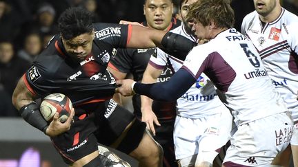 Le Toulousain Tekori en percussion sur le Bordelais Ledevedec (PASCAL PAVANI / AFP)