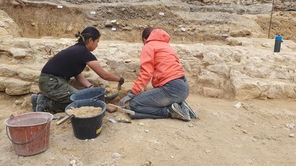 Excavation site open to the public in Nanterre to discover the remains of the Royal College of Nanterre, in June 2024 (BORIS HALLIER / FRANCEINFO / RADIO FRANCE)