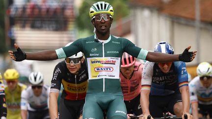 Tour de France 2024 : Biniam Girmay décroche une troisième victoire et conforte son maillot vert sur la 12e étape