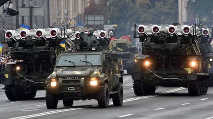 Des missiles Buk loers d'un défilé à Kiev (Ukraine), le 24 août 2016.&nbsp; (GENYA SAVILOV / AFP)