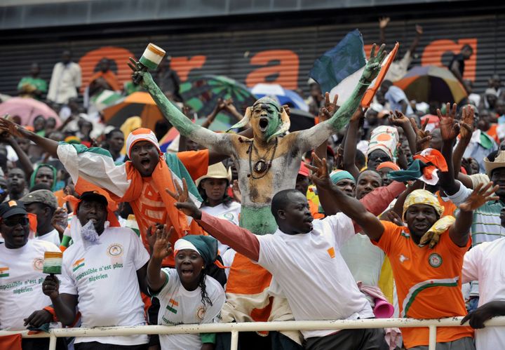 Les supporters du Niger apr&egrave;s la qualification de l'&eacute;quipe nationale &agrave; la Coupe d'Afrique des Nations, le 4 septembre 2011, &agrave; Niamey (Niger), contre l'Afrique du Sud. (SIA KAMBOU / AFP)