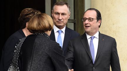 François Hollande reçoit trois parlementaires à l'Elysée, le 28 juillet 2016, sur le thème de la création d'une Garde nationale. (BERTRAND GUAY / AFP)