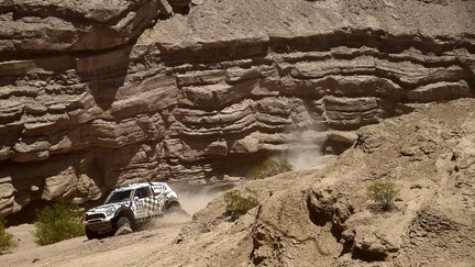 Le pilote finlandais, Mikko Hirvonen, au volant de sa Mini lors de la 11e étape du Dakar 2016. (FRANCK FIFE / AFP)