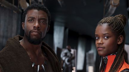 Black Panther et Shuri, interprétés par Chadwick Boseman et Letitia Wright dans le film réalisé par Ryan Coogler (2018)
 (Marvel Studios)