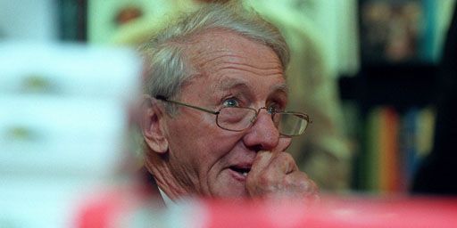 Le dernier Premier ministre blanc de la Rhodésie (devenu depuis le Zimbabwe), Ian Smith, le 22-9-1998 à Londres. (Reuters - Paul Hackett)