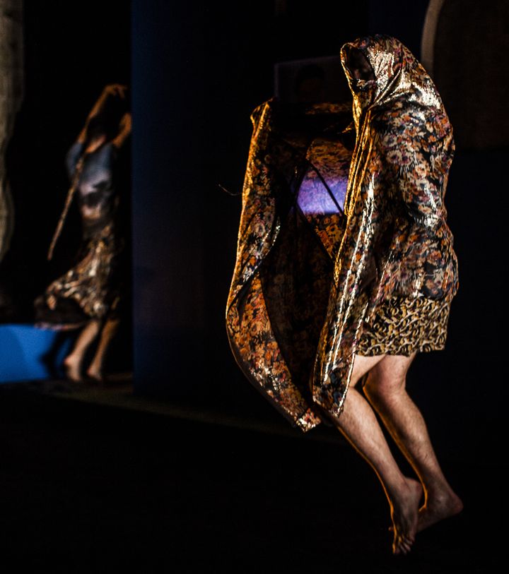 Les danseurs du spectacle "Caen Amour' du chorégraphe américain Trajal Harrell (© Orpheas Emirzas)