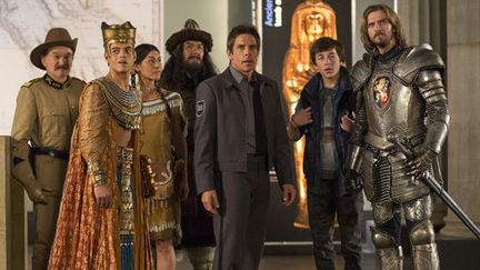 Ben Stiller, Robin Williams, Dan Stevens, Mizuo Peck, Patrick Gallagher et Rami Malek dans "La Nuit au musée : le secret des pharaons" de Shawn Levy
 (20th Century Fox)