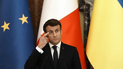 Le président de la République Emmanuel Macron, lors d'une conférence de presse à Kiev (Ukraine), le 8 février 2022. (THIBAULT CAMUS / POOL / AFP)