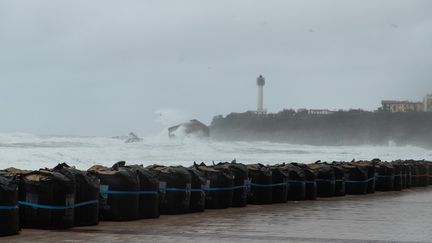 De la pluie à Biarritz (Pyrénées-Atlantiques), le 13 décembre 2019. (JEROME GILLES / NURPHOTO / AFP)