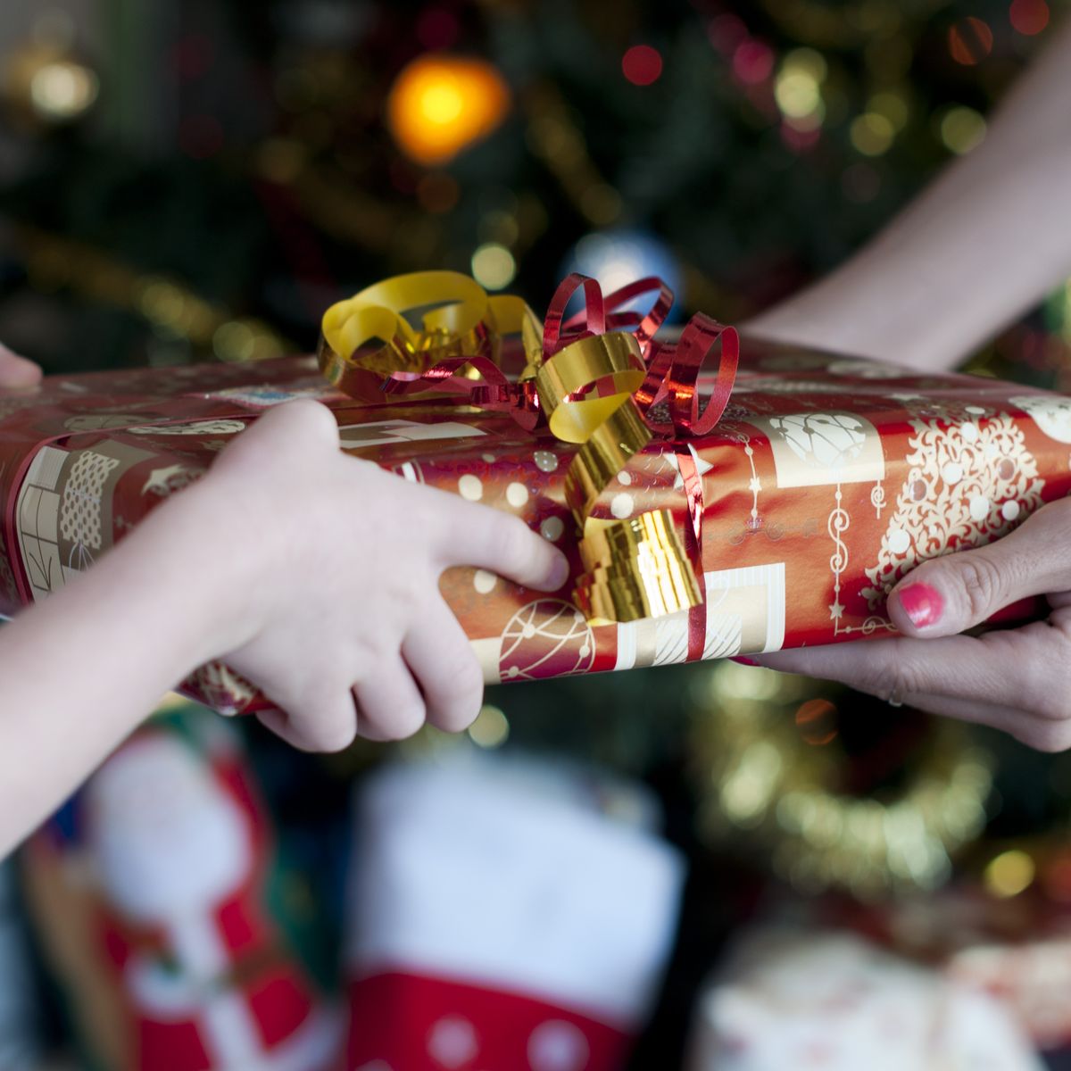 Des millions de Français prêts à revendre leurs cadeaux de Noël