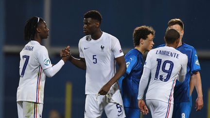 Eduardo Camavinga et Benoît Badiashile, convoqués pour disputer les Jeux olympiques, seront retenus par leurs clubs. (ATTILA KISBENEDEK / AFP)