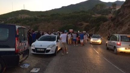 L'altercation a provoqué attroupements et mouvements de foule, à Sisco (Haute-Corse), dans la soirée du samedi 13 août 2016.&nbsp; (CLAUDIA LEDEZERT / FRANCE 3 CORSE VIASTELLA)