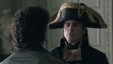 Le film Napoléon, de Ridley Scott, déchaîne d’ores et déjà la presse française, avant sa sortie en salles. Le réalisateur aurait pris des libertés avec la vraie vie de l’empereur.