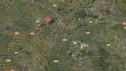 Une enseignante du coll&egrave;ge&nbsp;Jules-Verne de Buxerolles&nbsp;(Vienne) a &eacute;t&eacute; agress&eacute;e dans sa classe, le 12 septembre 2012. (GOOGLE MAPS / FTVI)