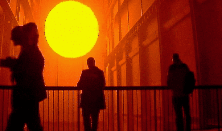 "The weather project", 2003 installation de la Tate Modern à Londres
 (France 2 / Culturebox)