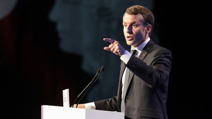 Fiscalité : les promesses d'Emmanuel Macron devant les maires de France