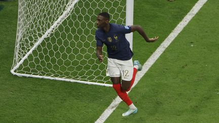 Randal Kolo Muani célèbre son but inscrit en demi-finale de la Coupe du monde contre le Maroc au stade Al-Bayt, le 14 décembre 2022. (ODD ANDERSEN / AFP)