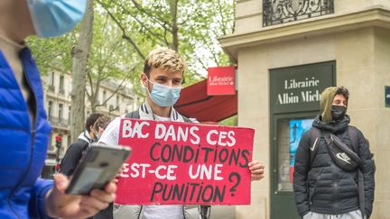 Manifestation de collectifs et syndicats lycéens le 5 mai 2021 à Paris pour protester contre le maintien des épreuves du Bac en présentiel. (BRUNO LEVESQUE / MAXPPP)