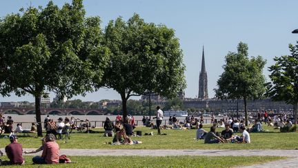 Les Bordelais étaient nombreux sur les quais le 17 mai lors du premier dimanche de déconfinement (photo d’illustration). (DAVID THIERRY / MAXPPP)