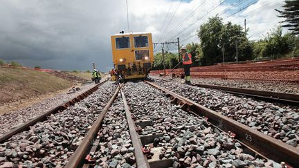 &nbsp; (Pose des rails sur la LGV Tours-Bordeaux, censée être le premier segment avant Bordeaux-Toulouse et Bordeaux-Dax © Maxppp)