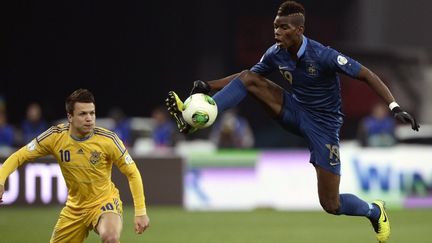 Paul Pogba, le milieu de terrain de l'&eacute;quipe de France, lors du match aller des barrages pour la Coupe du monde,&nbsp;contre l'Ukraine, &agrave; Kiev, le 15 novembre 2013. (FRANCK FIFE / AFP)