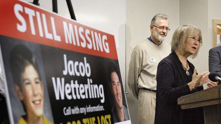 Patty et Jerry Wetterling, les parents de Jacob Wetterling, lors d'une conférence de presse dans le Minnesota, le 14 octobre 2014. (DAVE SCHWARZ/AP/SIPA)