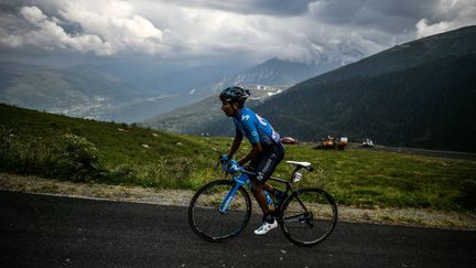 Nairo Quintana sur les pentes du col du Portet lors du Tour de France 2018. (JEFF PACHOUD / AFP)