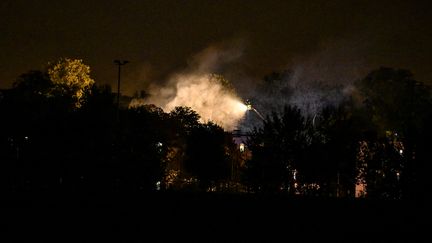 Un incendie s'est déclaré sur le campus de l'école HEC, le 3 octobre 2023 à Jouy-en-Josas (Yvelines). (MIGUEL MEDINA / AFP)