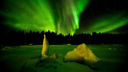 Aurore bor&eacute;ale dans la r&eacute;gion arctique de la Russie. (GEORGE KARBUS PHOTOGRAPHY / CULTURA CREATIVE  / AFP)